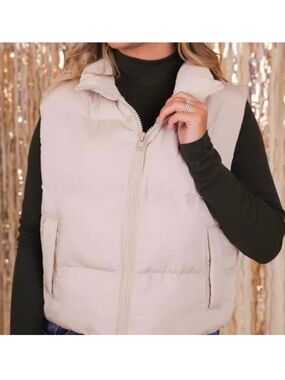 S NWT Entro Cream Puffer Vest